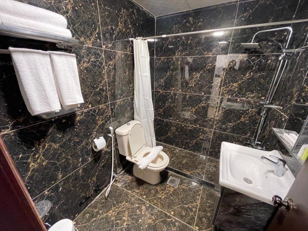 Madison Hotel Амман Экстерьер фото